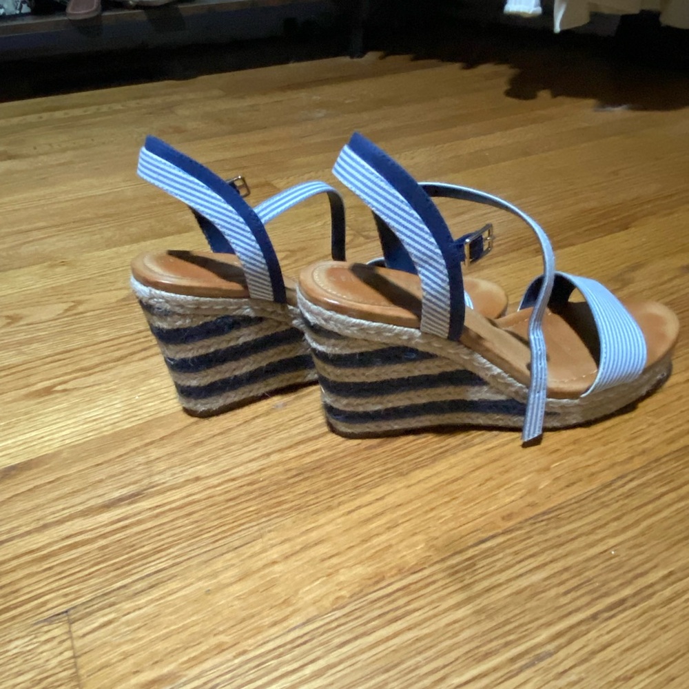 Kelly & Katie Navy and Beige Wedges - Picture 4 of 5